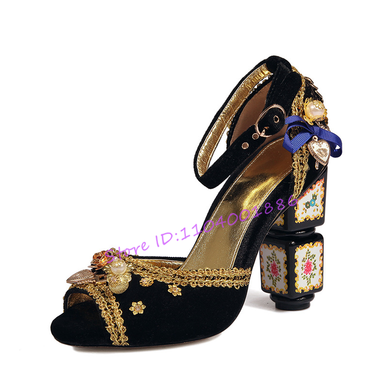 Luxury Gold Embroidered Velvet - Ethnic Fashion Runway 评论和价格