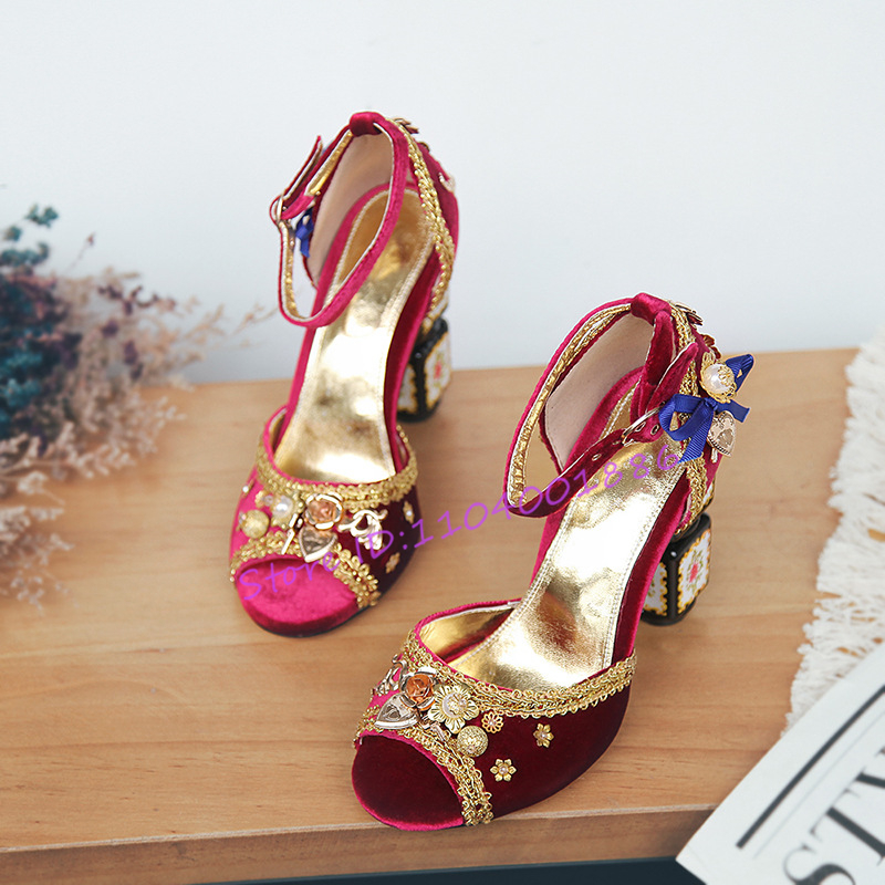 Luxury Gold Embroidered Velvet - Ethnic Fashion Runway 评论和价格